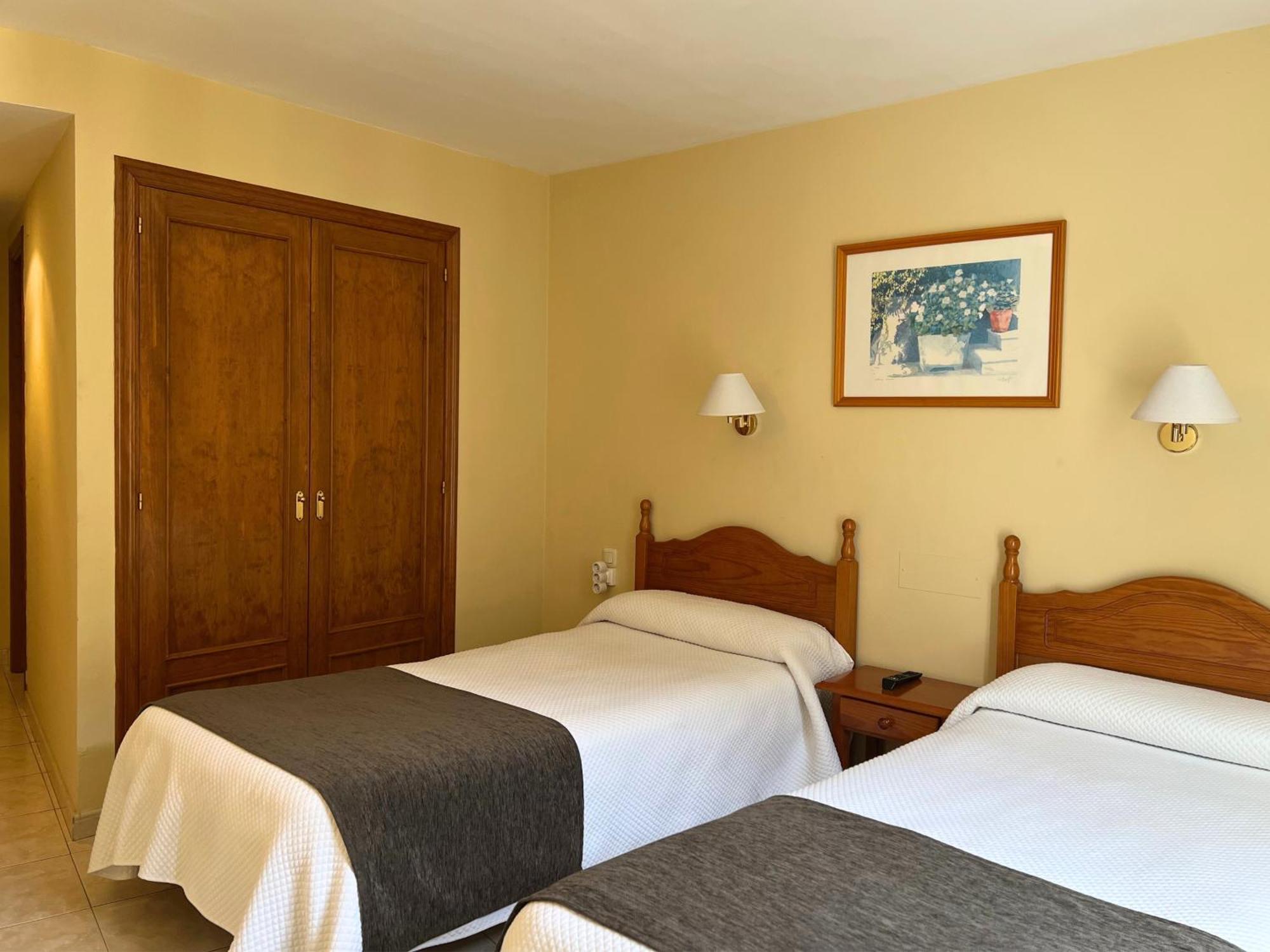 Hotel Juan Canejan Лес Экстерьер фото