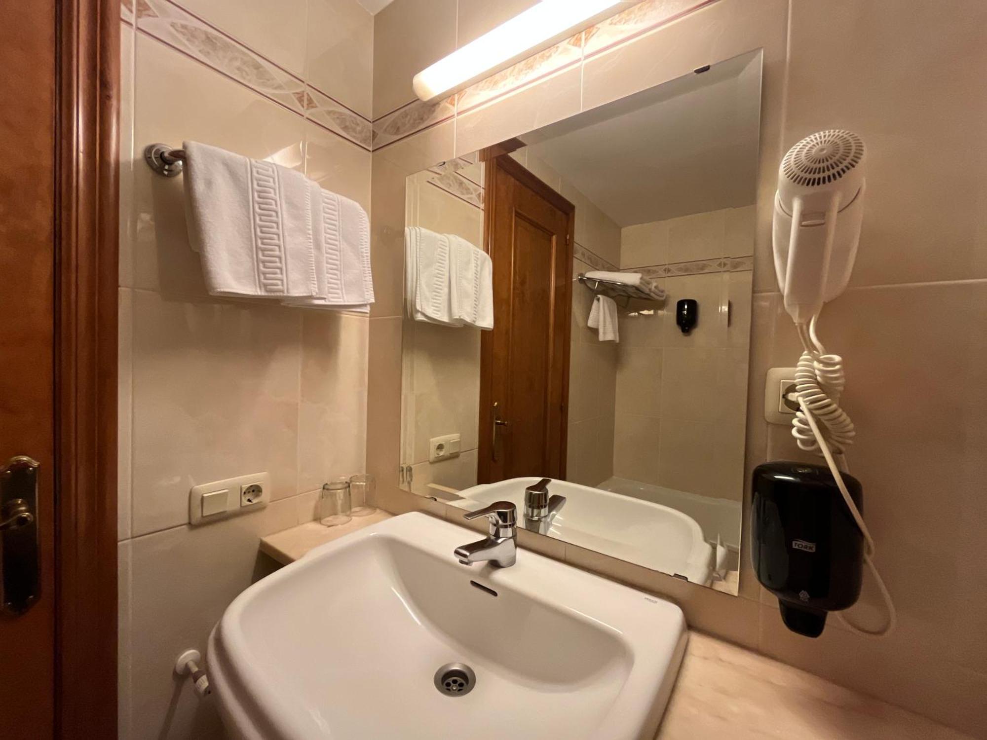 Hotel Juan Canejan Лес Экстерьер фото